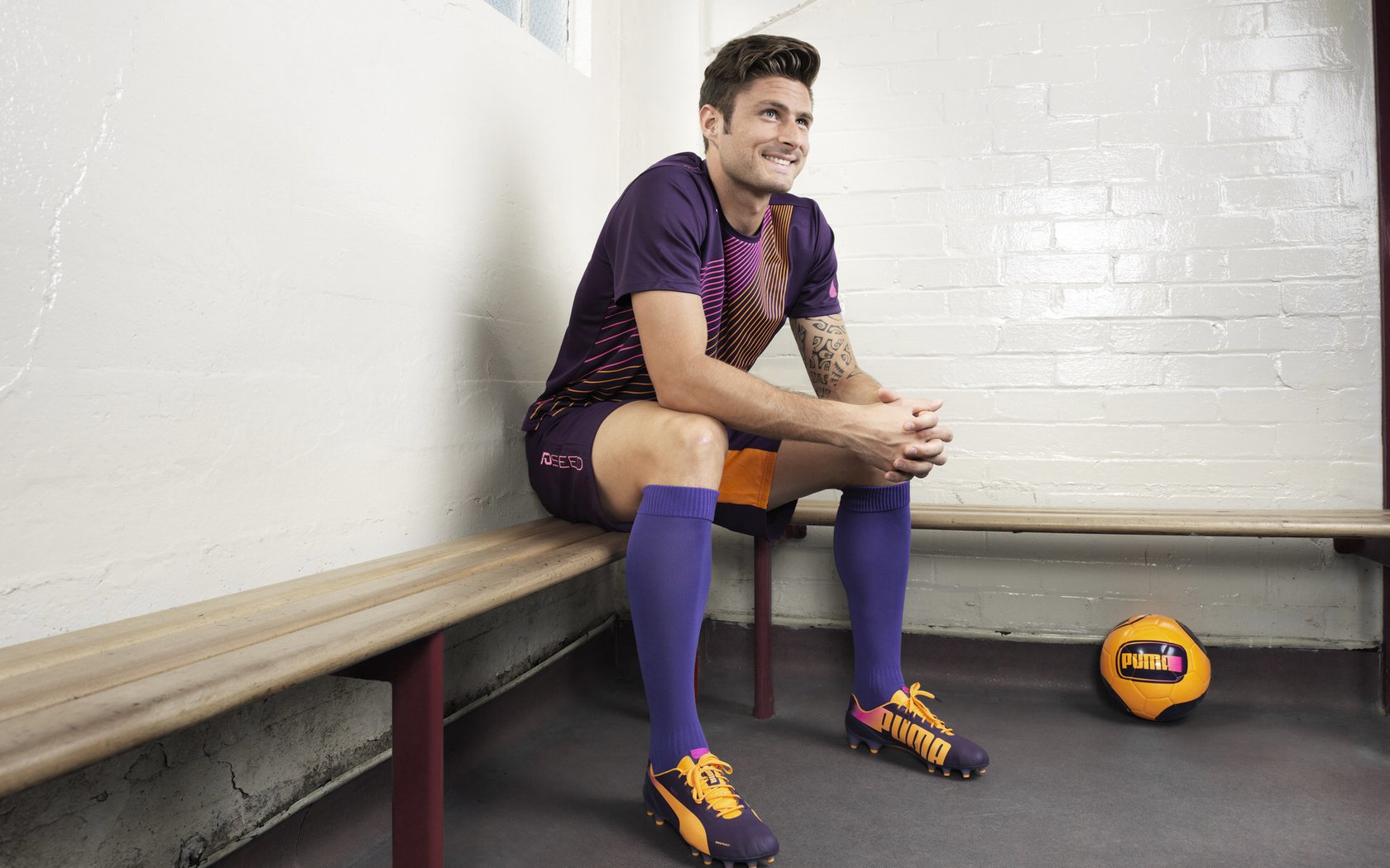 保龄球公开赛：精准滚动制胜，保龄球现场