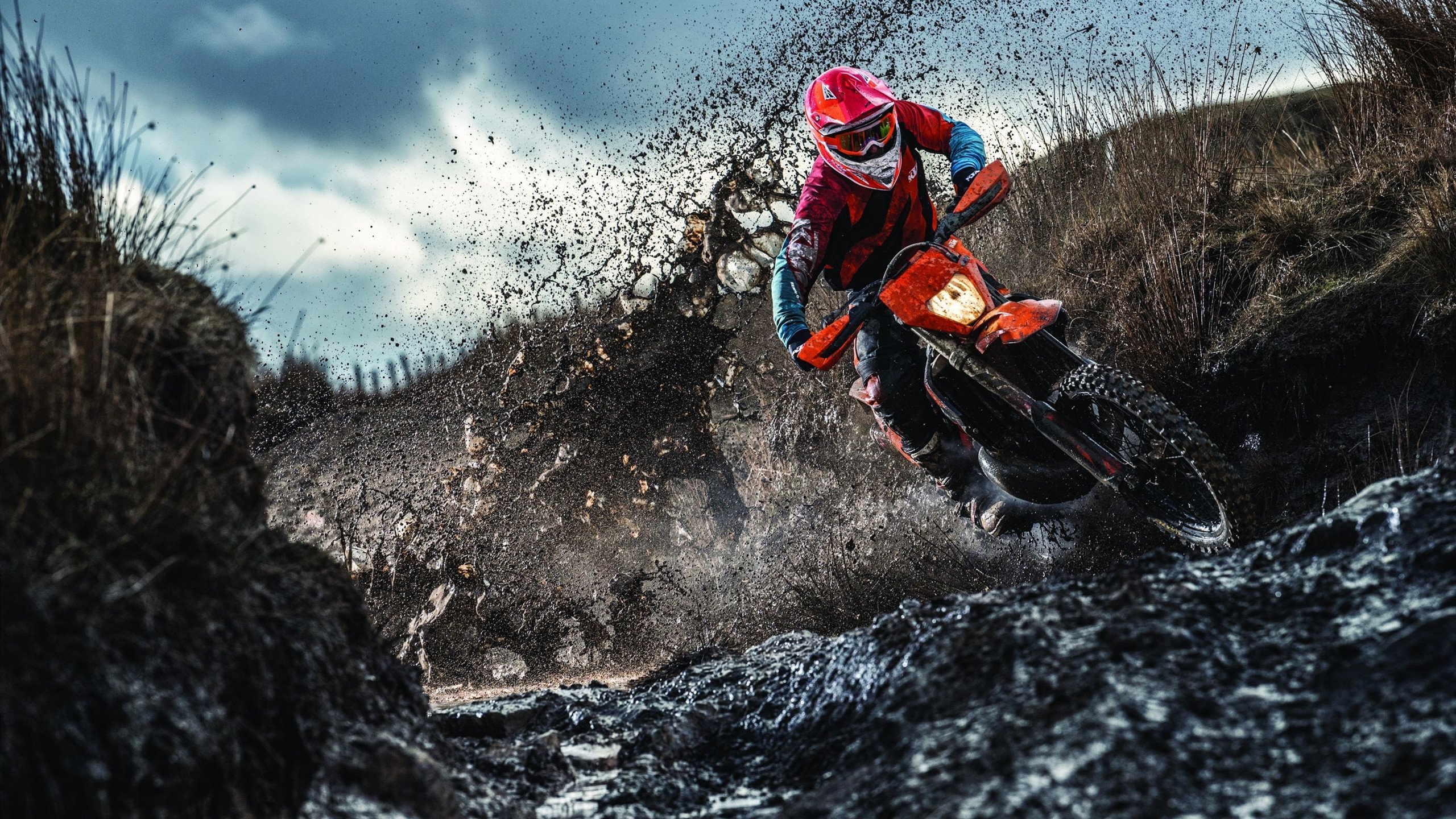 开云在线直播-车手走进社区，传递正能量